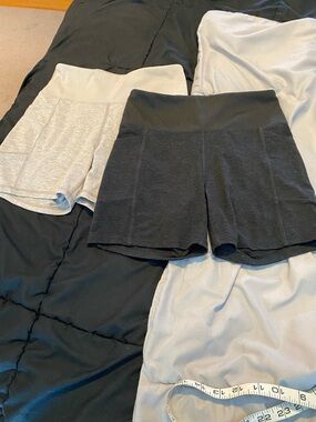 Zobha Double-Pack High-Rise Bike Shorts in Black and Light Gray size M